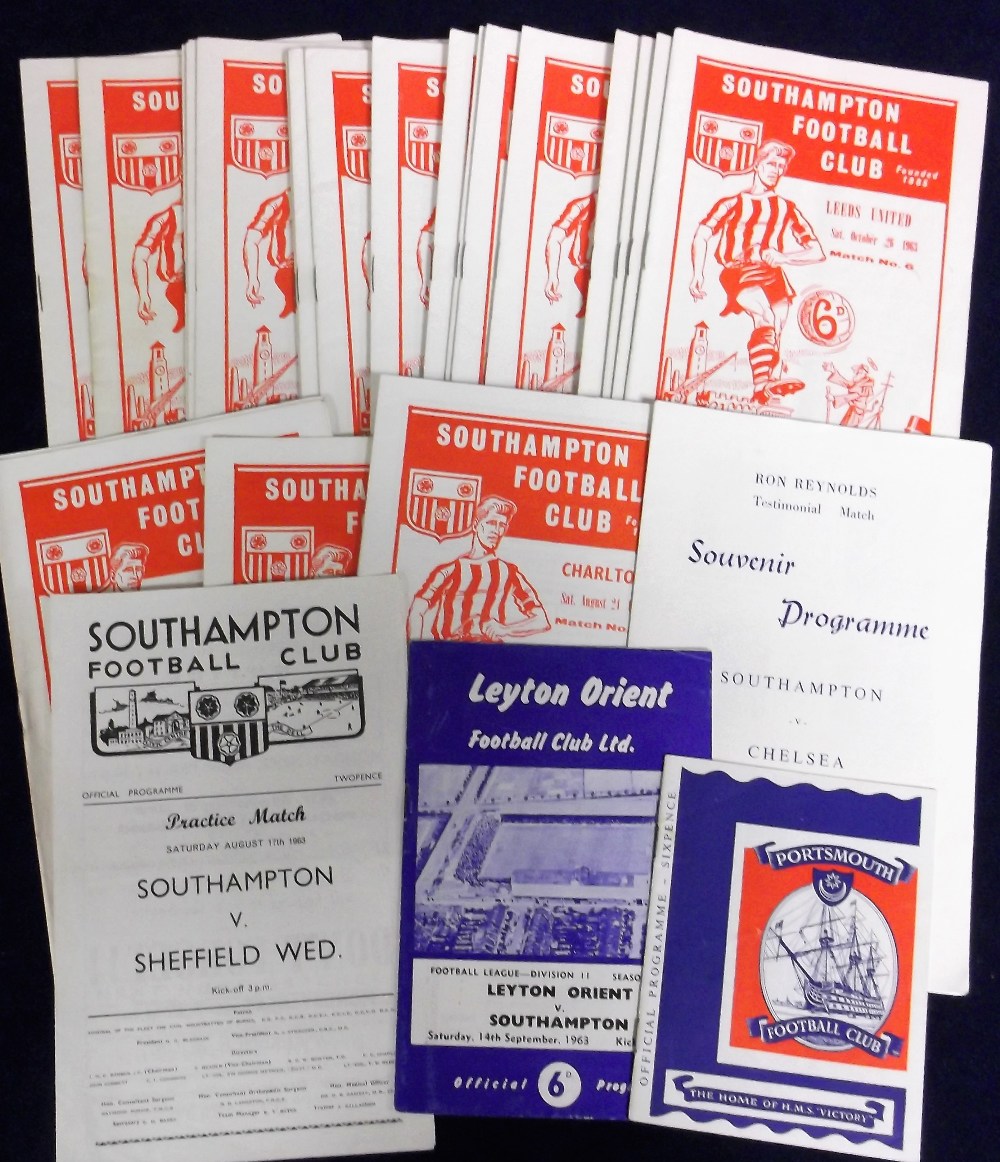 Football Programmes, Southampton FC 1963/64, full set of 21 League matches plus FA Cup V Man Utd and