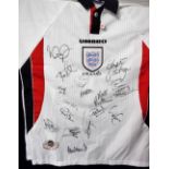 Football autographs, England, Umbro England shirt with embroidered 3 Lions badge, bearing 17 England