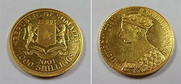 Gold Coin, Republic of Somalia, 1000 Shillings 2001, in printed card mount, 9 ct gold, 6g, EF (1)