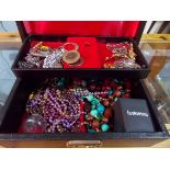 Box of costume jewellery.