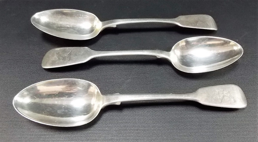 Matched set of three 19th Century fiddle pattern dessert spoons, 1835 and 1841, weight 4.75oz