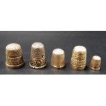 Five silver thimbles including a child's thimble, maker J.F, Birmingham 1913 (5).