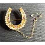 Victorian yellow metal diamond, ruby and seed pearl set horseshoe shaped brooch, weight 7.3g