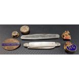 Gold faced button, together with a 'G.W.R. RAILWAY SERVICE' enamel badge, two pocket knives etc.