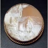 Victorian yellow metal mounted shell cameo, carved with a lady in front of buildings, height 5cm