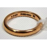 9ct gold wedding band, weight 2.5g approx.
