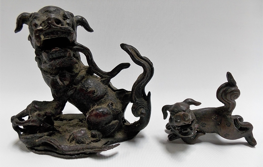 Chinese Archaic triangular section prayer bell cast with multiple knops upon a key ground, height - Image 3 of 3