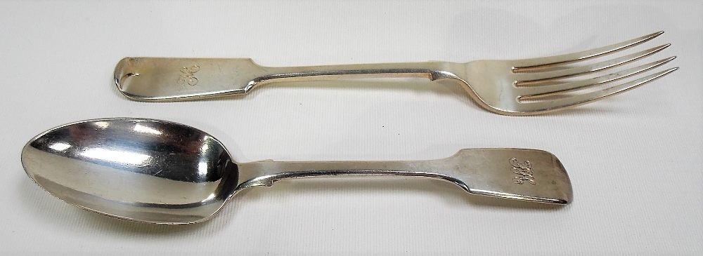 Victorian silver fiddle pattern dessert spoon, London 1853; together with a fiddle pattern table