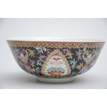 bowl in Chinese porcelain made for the Thai market 'bencharong' (24x10cm)