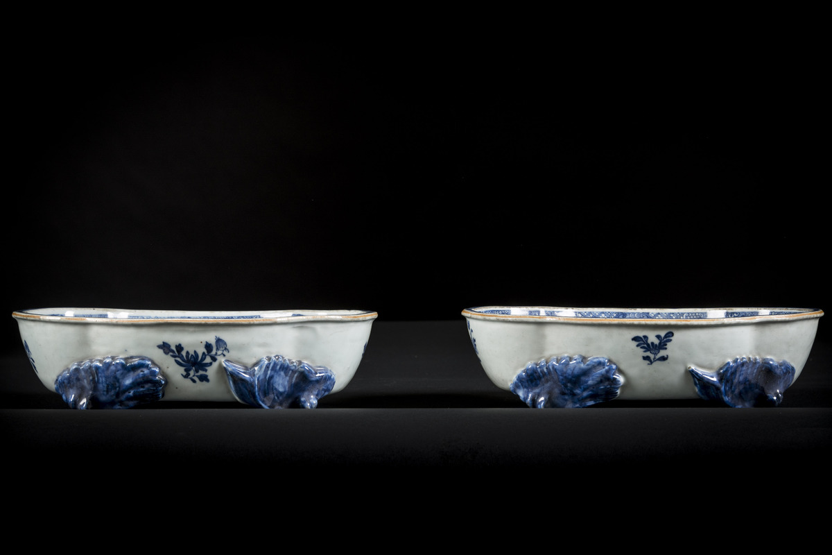 Pair of bowls in Chinese blue and white porcelain, 18th century (24x30x8cm) - Image 3 of 3