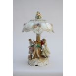A lamp in porcelain with four figures (38x58cm)