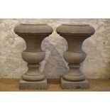 A pair of stone garden vases (37x61cm)