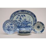 Lot: two plates, butter dish and bowl in Chinese blue and white porcelain