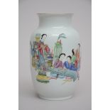 A vase in Chinese porcelain 'Ladies', marked (20cm)