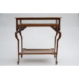 Table display case in walnut with winged caryatids (*) (50x80x84cm)