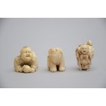 Three Japanese netsukes in ivory (4cm)