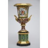 A Medici vase in porcelain with chinoisant decoration (*) (55cm)