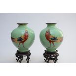 A pair of green Japanese cloisoné vases marks (*) (24cm)