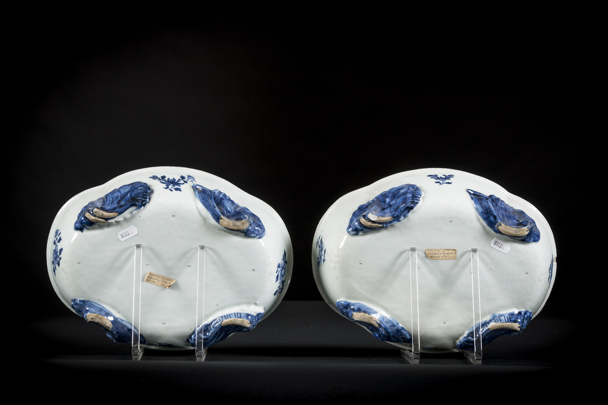 Pair of bowls in Chinese blue and white porcelain, 18th century (24x30x8cm) - Image 2 of 3