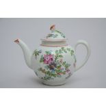 Teapot in 'pâte tendre' porcelain (13cm)