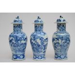 A Chinese set in Chinese blue and white porcelain (*) (48cm)