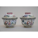 A pair of lidded pots in enamel 'figures', 18th century (8cm)