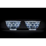 Pair of bowls in blue and white porcelain, 18th century (11x6cm)