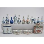 Lot: miniature vases, two salt cellars and two teacaddies in Chinese porcelain (*)