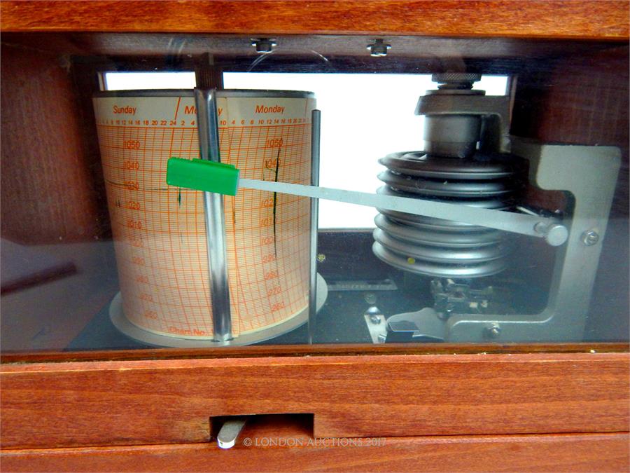 A barograph in a glazed case - Image 2 of 2