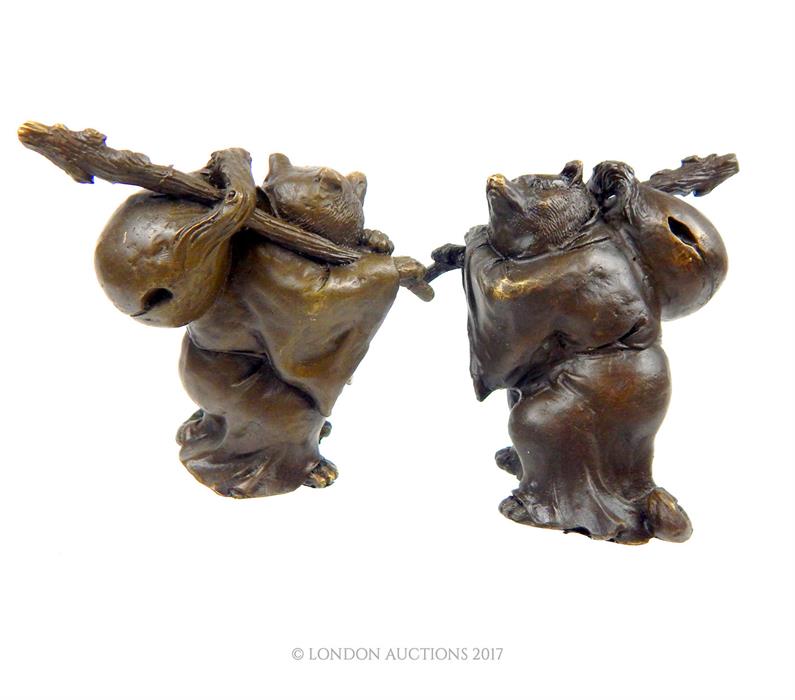 A pair of bronzed figures of travelling bears - Image 2 of 2