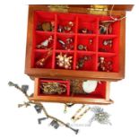 A wooden jewellery chest containing costume and period jewellery items
