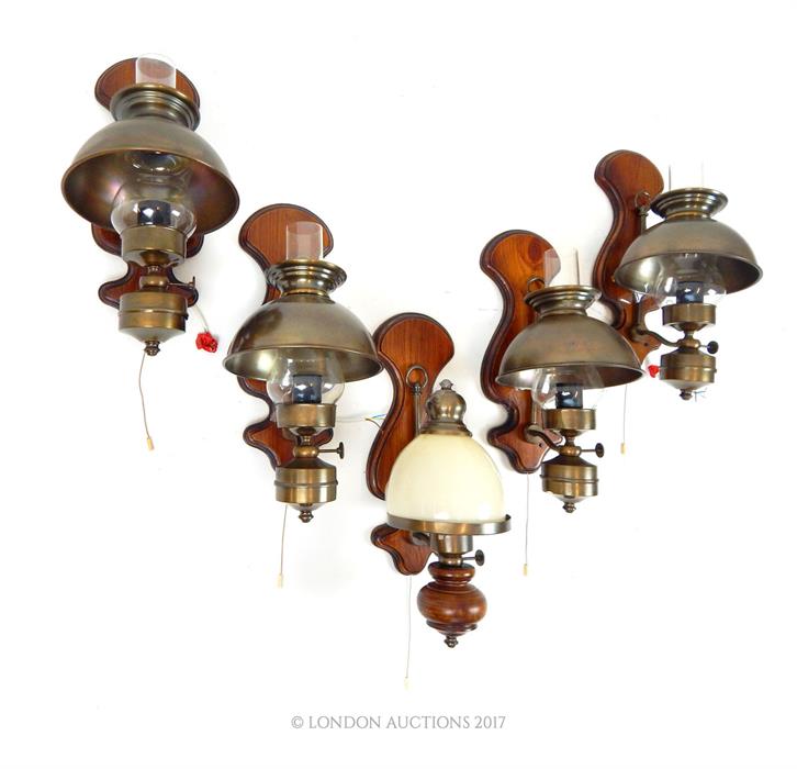 A set of four antique style wall lights and a similar - Image 2 of 2