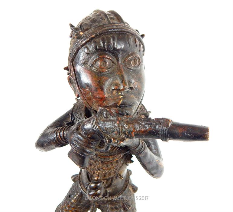 A Benin bronze figure of a man firing a gun - Image 3 of 6