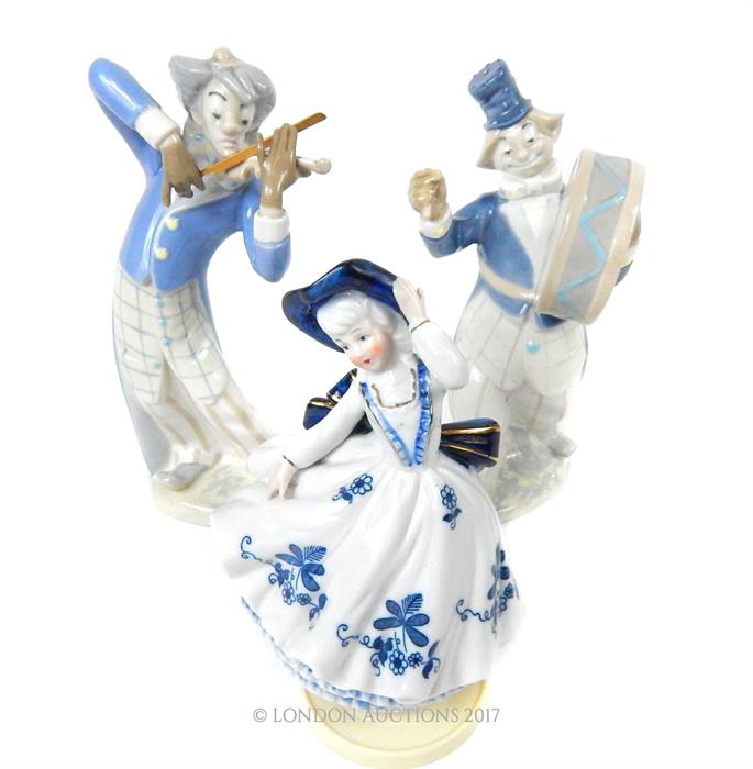 A collection of items including two Rex Valencia porcelain clown musicians, a musical figurine, - Image 2 of 2