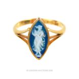 An 18 ct yellow gold and blue agate cameo ring