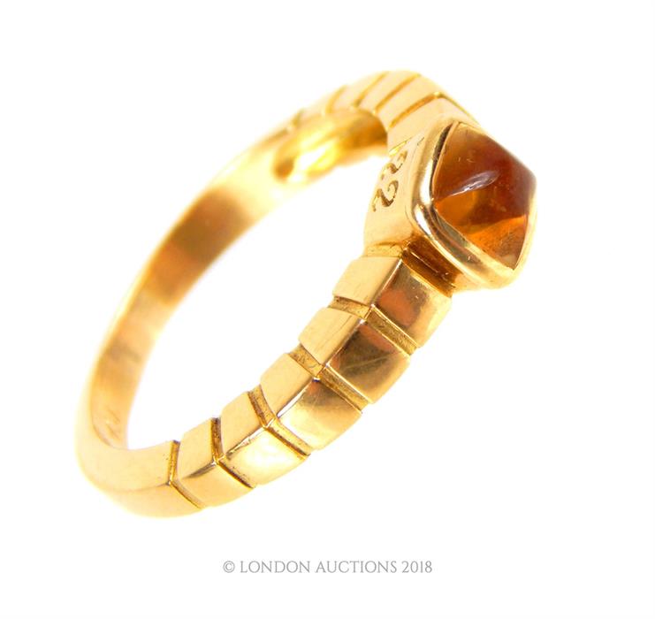 An 18 ct yellow gold, sugar loaf cut citrine, '22' ring by Van Cleef and Arpels - Image 2 of 3