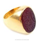 An 18 ct yellow gold, antique, engraved, hard-stone singet, seal ring
