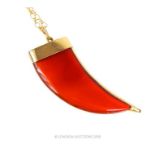 A large, 9 ct yellow gold mounted, carnelian, tooth pendant
