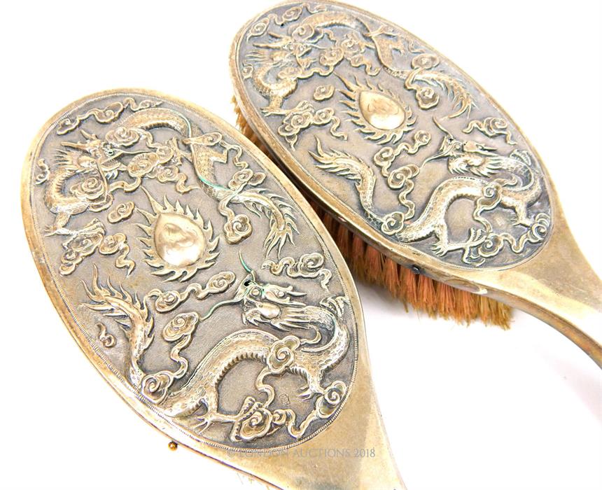 A pair of Chinese silver brushes, decorated in relief - Image 3 of 3