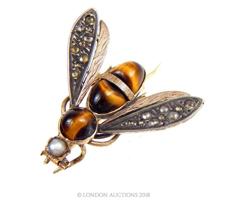 An 18 ct yellow gold, Victorian, bee brooch with diamond-set wings - Image 2 of 2