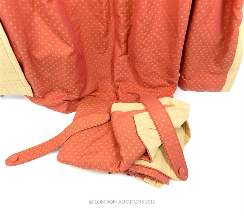 A pair of fine quality, lined curtains in a terracotta and cream, heavy cotton fabric - Image 2 of 2