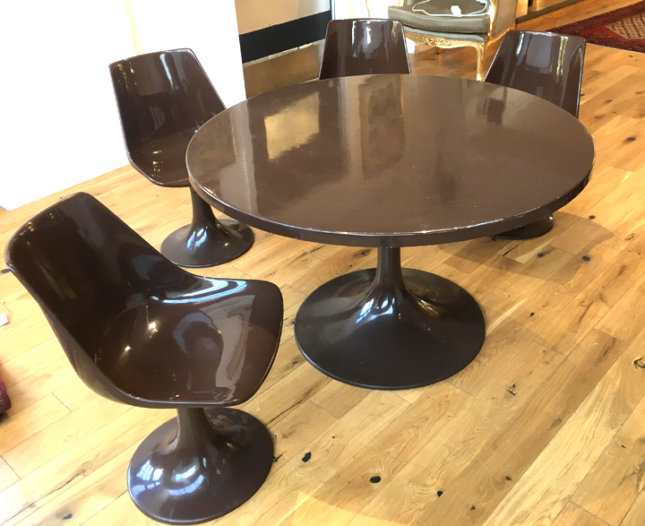 A Modernist Finnish Asko Amigo brown circular fibreglass table and chairs