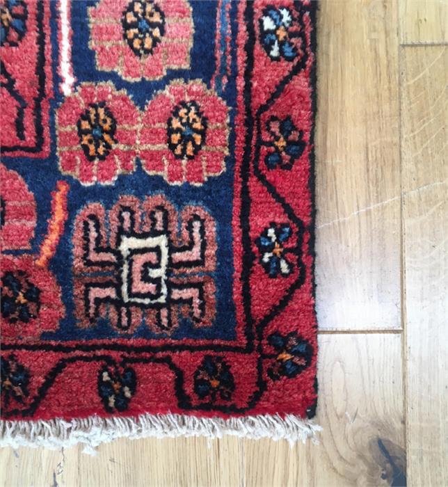 A fine northwest Persian Nahawand rug - Image 2 of 2