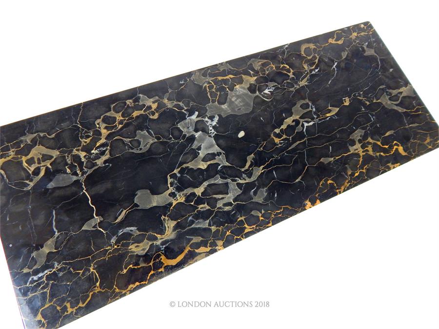 An elegant, gilt metal and black-veined marble coffee table - Image 3 of 3