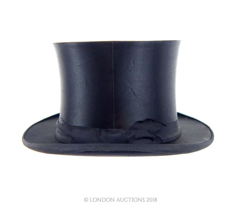 A 19th century, black silk, folding, top hat in original, Parisian retailer's box - Image 3 of 5