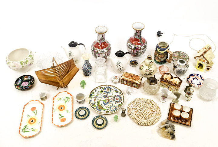 A quantity of vintage ceramics and glassware