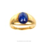 An 18 ct yellow gold and sapphire cabochon ring