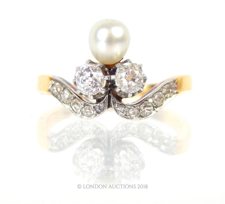 An 18 ct yellow gold and platinum, Art Nouveau, twin diamond and natural pearl ring - Image 6 of 6