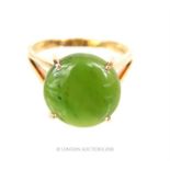 An 18 ct yellow gold, nephrite jade, cabochon ring