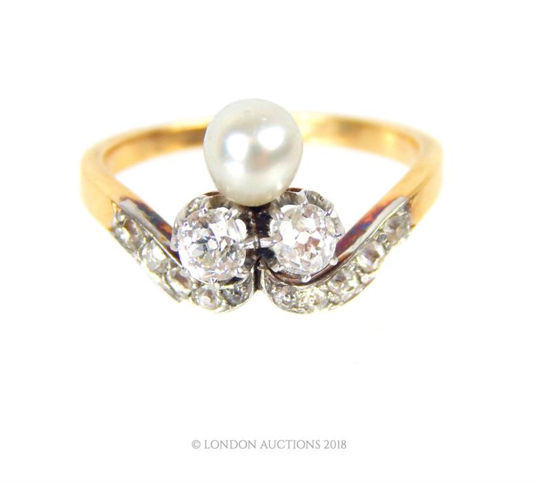 An 18 ct yellow gold and platinum, Art Nouveau, twin diamond and natural pearl ring - Image 2 of 6